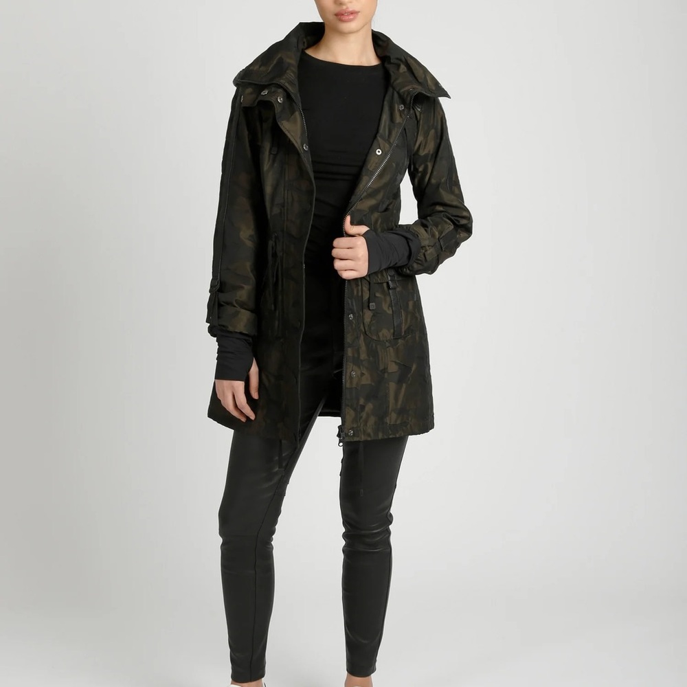 Blanc Noir olive Camo nodded anorak jacket. Size M. Like new.